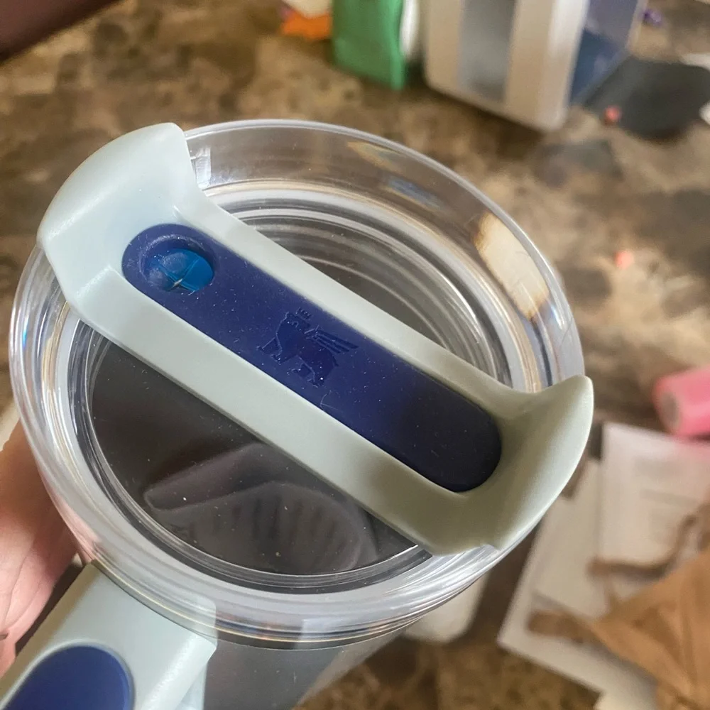 Stanley the FlowState Quencher metallic shimmer Silver Tumbler with navy NWT - Picture 5 of 5